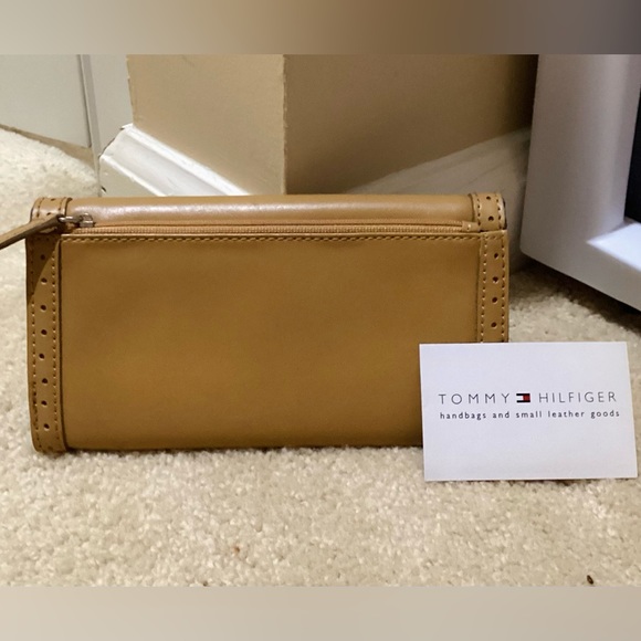 🆕🔥TOMMY HILFIGER(GENUINE LEATHER) CAMEL COLOR WALLET/SUPER SUPER CUTE&SOFT!!! - Picture 2 of 12